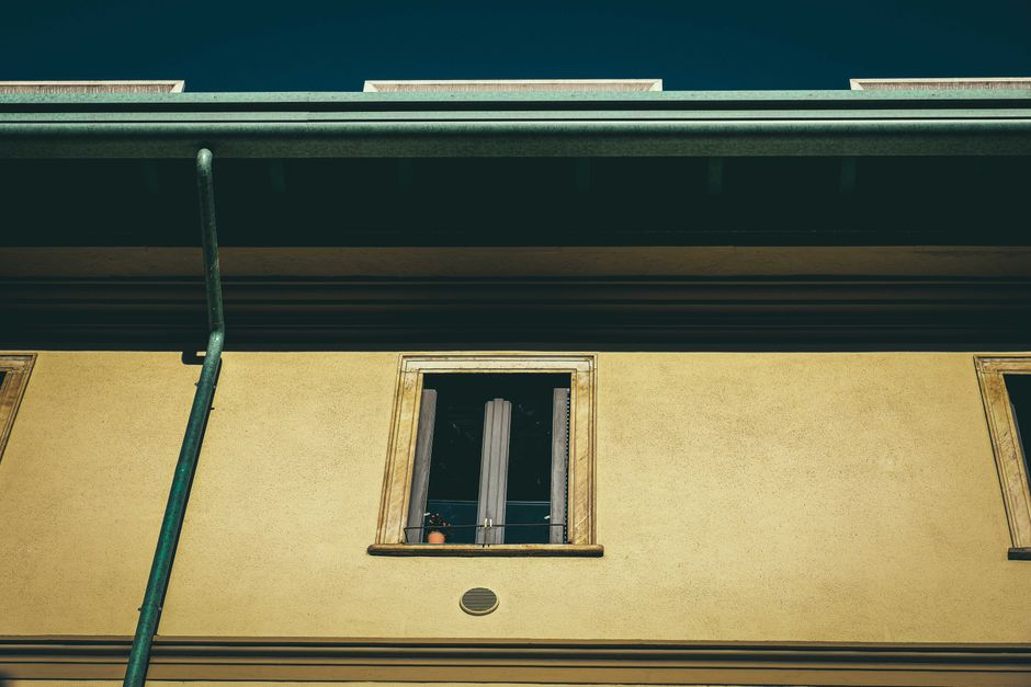 Newly installed seamless aluminum gutter along a home's roofline
